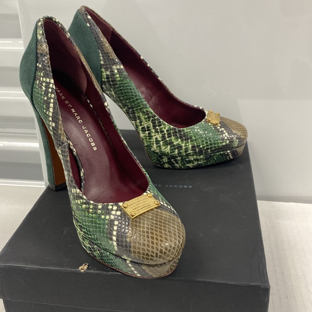 Marc by Marc Jacobs Emerald Green Suede & Snakeskin heels EUC 7.5 US 37.5 EU